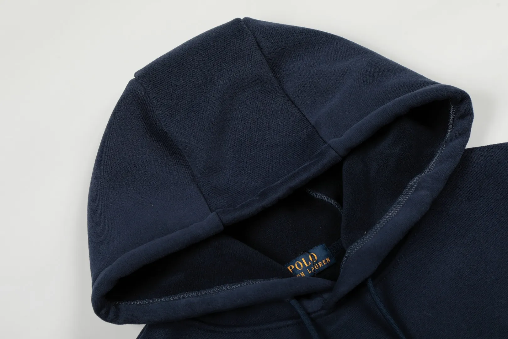 P250 Top quality" Style number: T5007# [Ralph Lauren solid color pony embroidered logo thickened velvet hooded sweatshirt] ✅Ralph Lauren classic basic versatile unisex autumn and winter velvet thickened hooded sweatshirt ✅Pure cotton high-gram velvet thickened fabric The upper body is comfortable and warm ✅The version is restored to the original version The maximum size can be worn up to 180 pounds Loose, comfortable and stress-free ✅The upper body is simple and easy to wear ootd must-have. Good-looking clothes are never picky. A must-have in couples’ wardrobes. Size: S-XL. Color: Black, Gray, Navy Khaki.